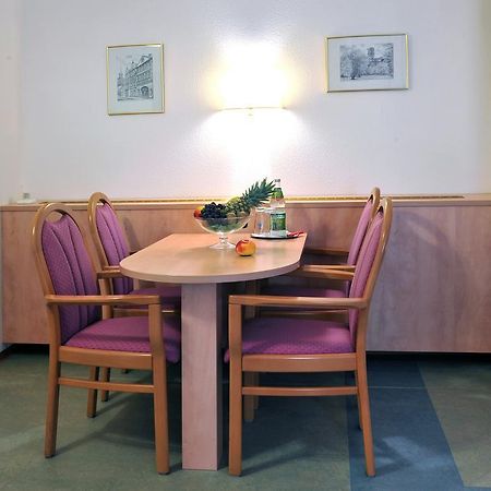 Hotel Gruener Baum Pommersfelden Eksteriør bilde