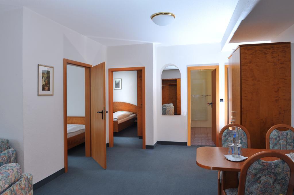 Hotel Gruener Baum Pommersfelden Eksteriør bilde