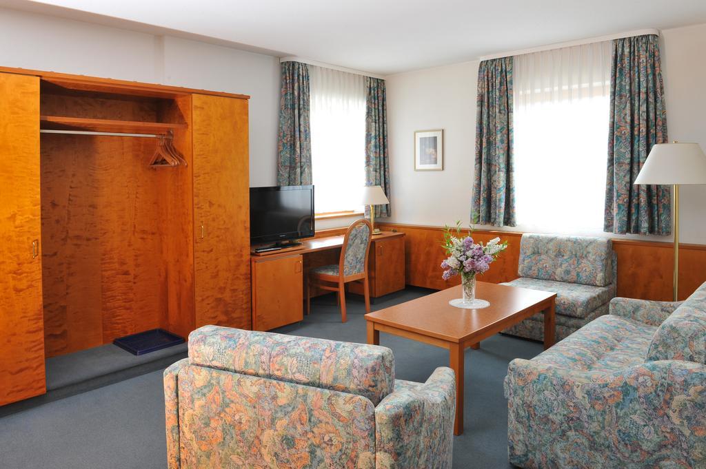 Hotel Gruener Baum Pommersfelden Eksteriør bilde