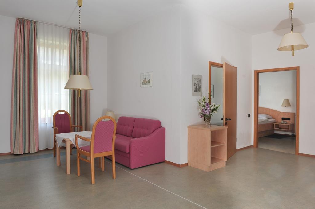 Hotel Gruener Baum Pommersfelden Eksteriør bilde