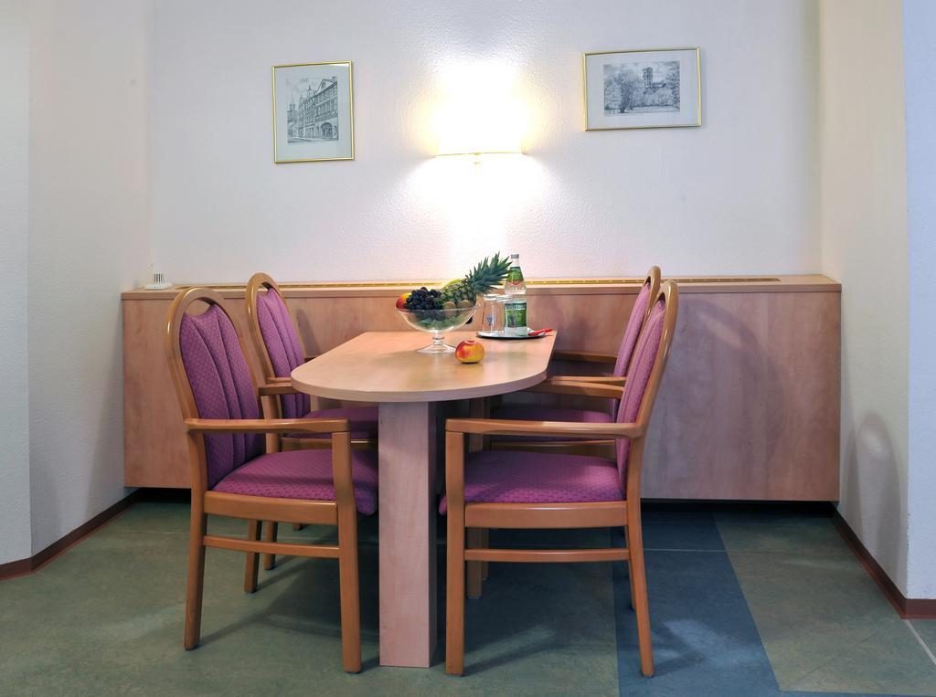 Hotel Gruener Baum Pommersfelden Eksteriør bilde