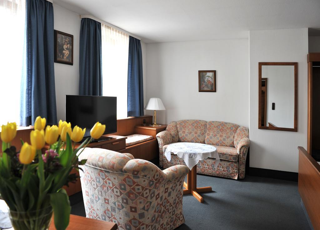 Hotel Gruener Baum Pommersfelden Eksteriør bilde