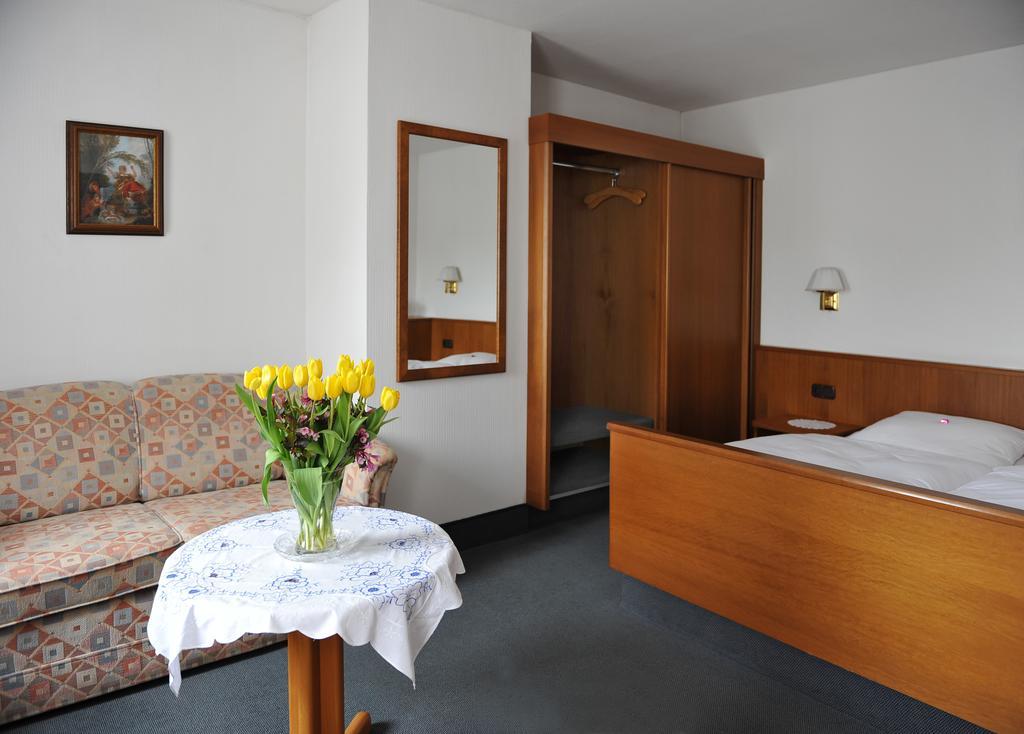 Hotel Gruener Baum Pommersfelden Eksteriør bilde