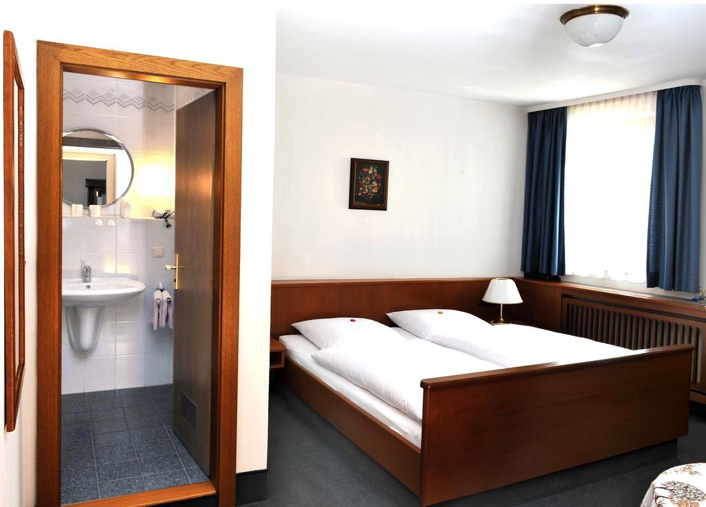 Hotel Gruener Baum Pommersfelden Eksteriør bilde