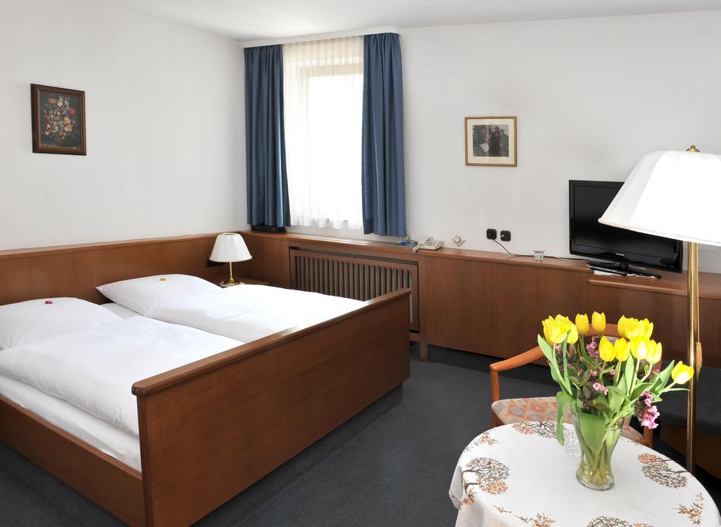 Hotel Gruener Baum Pommersfelden Eksteriør bilde
