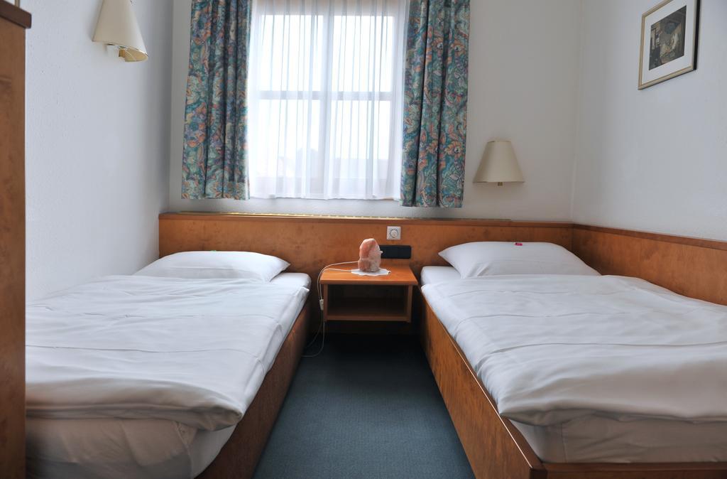 Hotel Gruener Baum Pommersfelden Eksteriør bilde